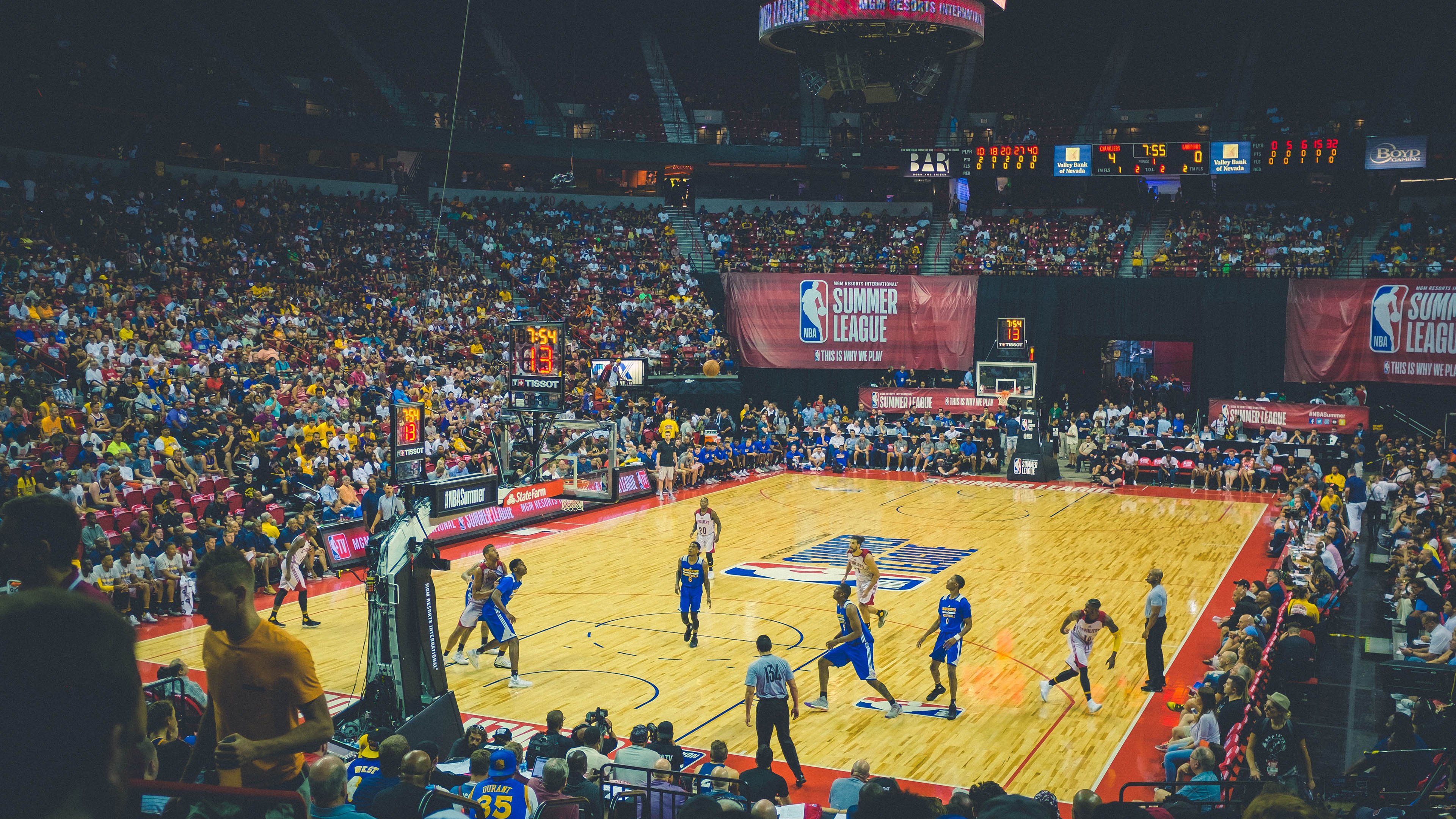 _老鹰队提速快攻，场面精彩纷呈_，老鹰队强不强